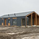 Одноэтажный дом в стиле «Барнхаус» 118 м² (фото готового дома)